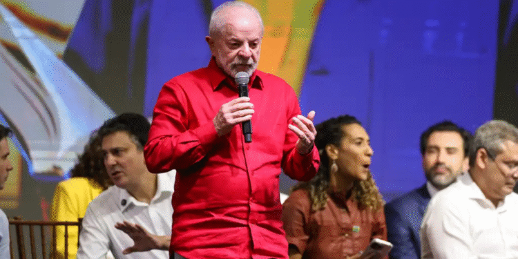 O presidente do Brasil, Luiz Inácio Lula da Silva durante evento comemorativo do Dia do Professor, no Ginásio Educacional Olímpico (GEO) Isabel Salgado, no Rio de Janeiro. Foto: Tomaz Silva/Agência Brasil