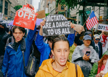 Multidões nos EUA participam de protestos “No Kings Today” em defesa da democracia