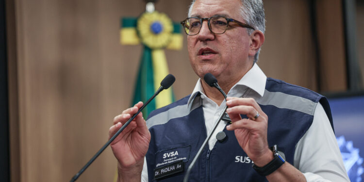 Brasil investiga 48 casos de intoxicação por metanol, informa Ministério da Saúde 16 Brasília (DF), 30/09/2025 – O ministro Alexandre Padilha (Saúde), durante entrevista para falar sobre os casos de bebidas alcoólicas adulteradas com metanol, agora concentradas no estado de São Paulo, devem transcender os limites do estado.
Foto: José Cruz/Agência Brasil