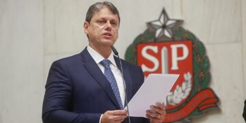 Tarcísio pede perdão por fala sobre falsificação de Coca-Cola durante coletiva sobre intoxicações por metanol 17 Tarcísio pede perdão por fala sobre falsificação de Coca-Cola durante coletiva sobre intoxicações por metanol