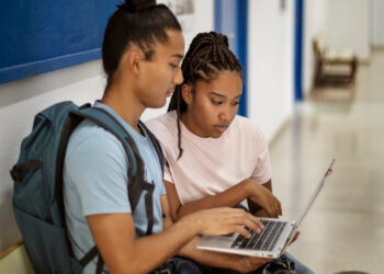 Como a tecnologia pode ajudar as escolas a prepararem melhor seus alunos para o ENEM e vestibulares 13 Como a tecnologia pode ajudar as escolas a prepararem melhor seus alunos para o ENEM e vestibulares