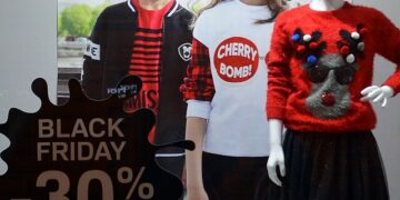 Projeção de vendas para a Black Friday 2023 deve alcançar R$ 5,4 bilhões, com aumento de 2,4% em relação ao ano passado 15 Projeção de vendas para a Black Friday 2023 deve alcançar R$ 5,4 bilhões, com aumento de 2,4% em relação ao ano passado