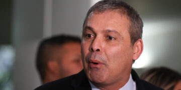 Líder do PT chama aprovação do PL Antifacção de “oportunismo” e “vergonhoso” e promete reação para recuperar o texto original do governo 16 Líder do PT chama aprovação do PL Antifacção de “oportunismo” e “vergonhoso” e promete reação para recuperar o texto original do governo