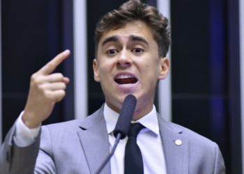 Deputado Nikolas Ferreira manifesta preocupação com a possibilidade de prisão de Jair Bolsonaro e alerta para riscos à saúde e integridade