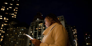 Relatório aponta que 9 em cada 10 brasileiras já sofreram violência ao sair à noite para atividades de lazer