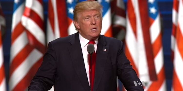 Trump pede ampla reforma eleitoral: “Fim do voto por correspondência e exigência de documento de identidade para votar” 14 Foto: Voice of America