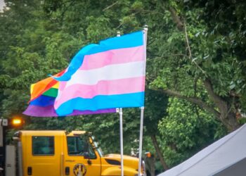 Pacientes trans enfrentam barreiras no diagnóstico e tratamento do câncer no Brasil