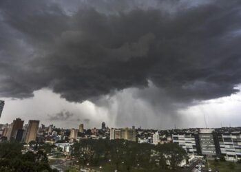 Governo do Paraná decreta estado de calamidade em Rio Bonito do Iguaçu após tornado devastar 90% da cidade