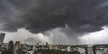 Governo do Paraná decreta estado de calamidade em Rio Bonito do Iguaçu após tornado devastar 90% da cidade