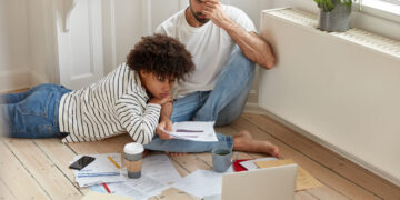 Desocupação de longo prazo recua e atinge menores níveis da série histórica, aponta IBGE