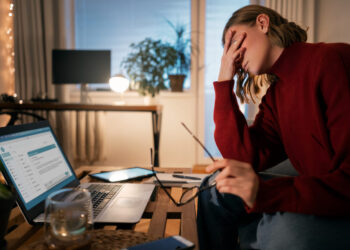 Estresse e esgotamento atingem níveis recordes entre jovens profissionais