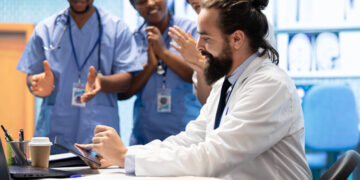 Ministério da Saúde seleciona 124 projetos para fortalecer diversidade e permanência de estudantes na área da saúde