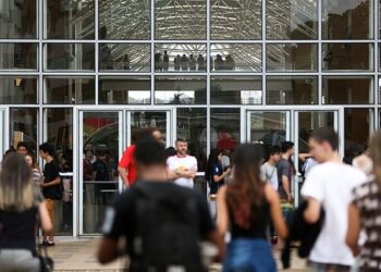 Instituições privadas já podem aderir ao Fies para oferta de vagas no primeiro semestre de 2026