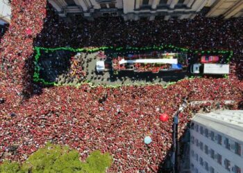 Revista Capital Econômico: O valor da informação certa, na hora certa! 36 Multidão toma o Centro do Rio para celebrar o título do Flamengo