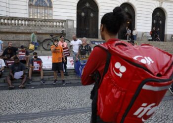 Entregadores Protestam contra Novo Modelo de Trabalho do iFood no Rio de Janeiro