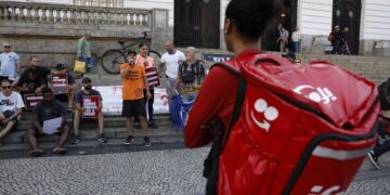 Entregadores Protestam contra Novo Modelo de Trabalho do iFood no Rio de Janeiro 1 Entregadores Protestam contra Novo Modelo de Trabalho do iFood no Rio de Janeiro
