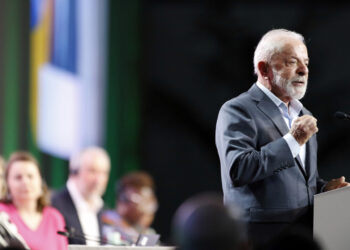 Lula afirma que COP30 marca o enfrentamento à desinformação e à negação da crise climática