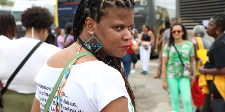 Marcha das mulheres negras defendem reparação econômica 14 Saída dos ônibus com mulheres de São Paulo para participar da Marcha das Mulheres Negras em Brasília. Foto: Rovena Rosa/Agência Brasil