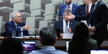 Senado aprova isenção do Imposto de Renda para quem ganha até R$ 5 mil: medida pode beneficiar 25 milhões de brasileiros 15 Senado aprova isenção do Imposto de Renda para quem ganha até R$ 5 mil: medida pode beneficiar 25 milhões de brasileiros