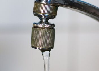 Brasil perde diariamente volume de água suficiente para abastecer 50 milhões de pessoas