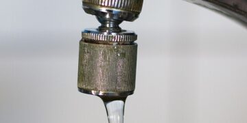 Brasil perde diariamente volume de água suficiente para abastecer 50 milhões de pessoas 16 Brasil perde diariamente volume de água suficiente para abastecer 50 milhões de pessoas