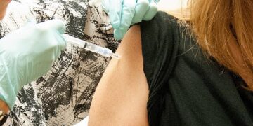 Gestantes poderão receber vacina contra vírus sincicial respiratório a partir de dezembro