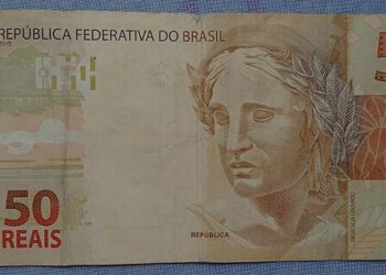 Fundações e associações sem fins lucrativos pagaram salários médios maiores que empresas em 2023, aponta IBGE