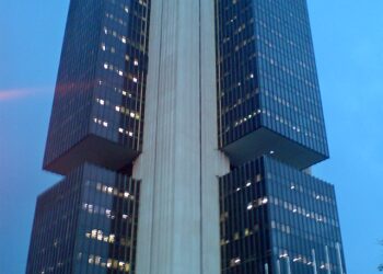 Saques superam depósitos na poupança em novembro, aponta Banco Central