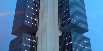 Saques superam depósitos na poupança em novembro, aponta Banco Central