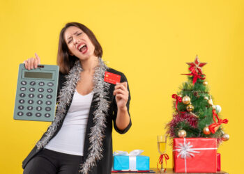 Bônus de fim de ano podem perder até 37,5% em impostos e reduzem valor recebido por trabalhadores