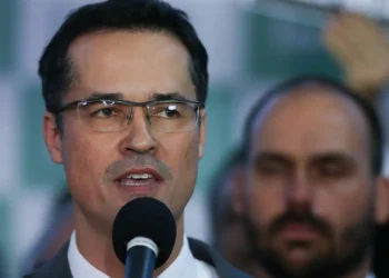 Deltan Dallagnol paga indenização a Lula por apresentação da Lava Jato