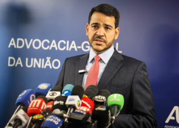 Alcolumbre cancela calendário de sabatina de Jorge Messias ao STF e aponta omissão do governo