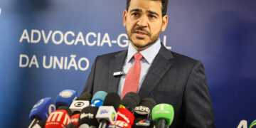 Alcolumbre cancela calendário de sabatina de Jorge Messias ao STF e aponta omissão do governo