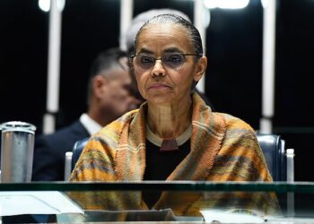 Ministra Marina Silva é hospitalizada após lesão na coluna em Brasília