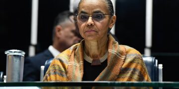 Ministra Marina Silva é hospitalizada após lesão na coluna em Brasília 15 Ministra Marina Silva é hospitalizada após lesão na coluna em Brasília