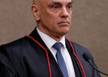 Moraes autoriza Bolsonaro a deixar prisão para realizar cirurgia em Brasília