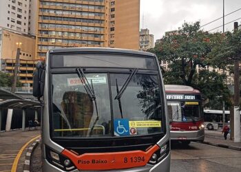 Motoristas de ônibus de São Paulo entram em greve após atraso no pagamento do 13º salário