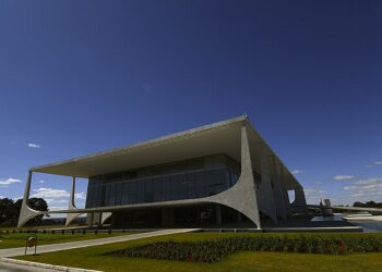 Governo se posiciona contra parecer que mantém escala 6×1 em proposta de redução da jornada de trabalho