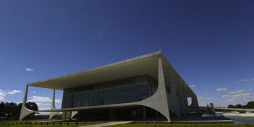 Governo se posiciona contra parecer que mantém escala 6×1 em proposta de redução da jornada de trabalho