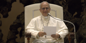 Papa Leão XIV critica tratamento “desumano” de imigrantes nos Estados Unidos durante declaração em Castel Gandolfo