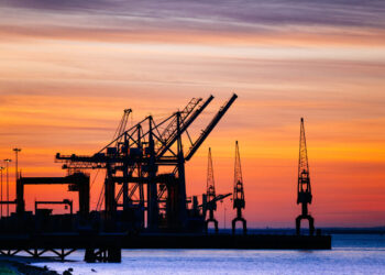 Revista Capital Econômico: O valor da informação certa, na hora certa! 41 Petroleiros iniciam assembleias para decidir sobre possível greve nacional em dezembro