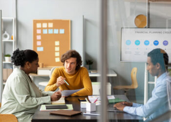 Integração entre RH e gestão de terceiros reforça cultura de segurança no trabalho no Brasil