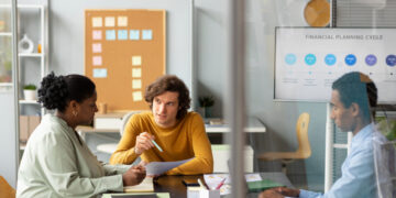 Integração entre RH e gestão de terceiros reforça cultura de segurança no trabalho no Brasil