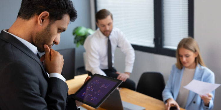 Principais riscos globais para 2025 incluem recessão, fragilidades sociais e avanço da desinformação 16 Foto: Reprodução/ Freepik