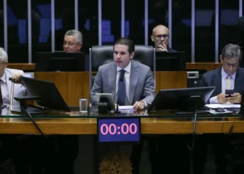 Câmara aprova texto-base que regulamenta cobrança do novo imposto sobre consumo