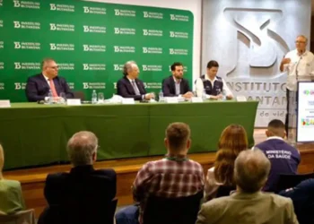 Ministério da Saúde assina contrato para aquisição das primeiras doses da vacina brasileira contra a dengue