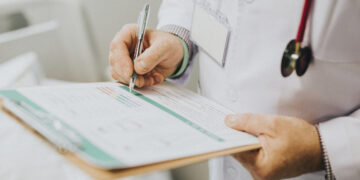 Saúde suplementar enfrenta pressão de custos, judicialização e novos riscos no Brasil