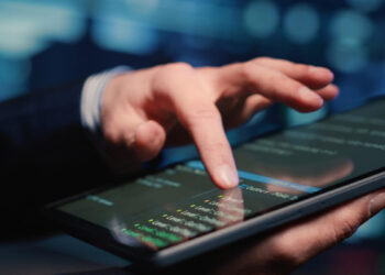 Tecnologia consome mais de 10% da receita dos bancos, mas inovação ainda é limitada 