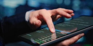 Tecnologia consome mais de 10% da receita dos bancos, mas inovação ainda é limitada 