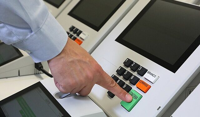 TSE conclui teste público de segurança das urnas eletrônicas para as eleições de 2026 14 Foto: Reprodução creative commons.